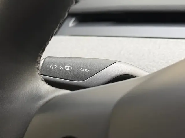 Tesla Model Y — Фото автомобиля 15
