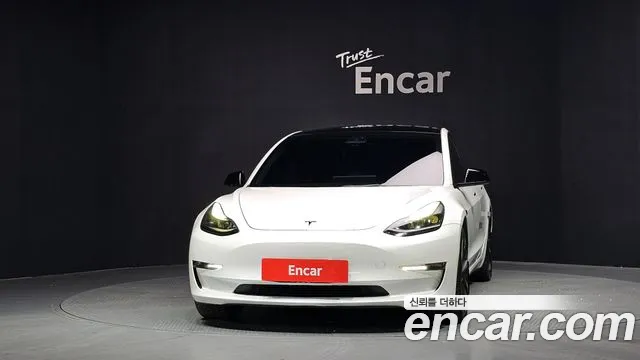 Tesla Model 3 — Фото автомобиля 3