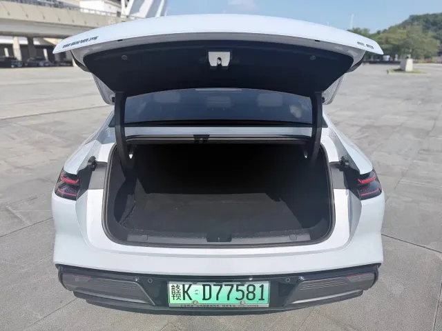 Geely Galaxy E8 — Фото автомобиля 11