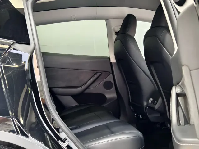 Tesla Model Y — Фото автомобиля 12