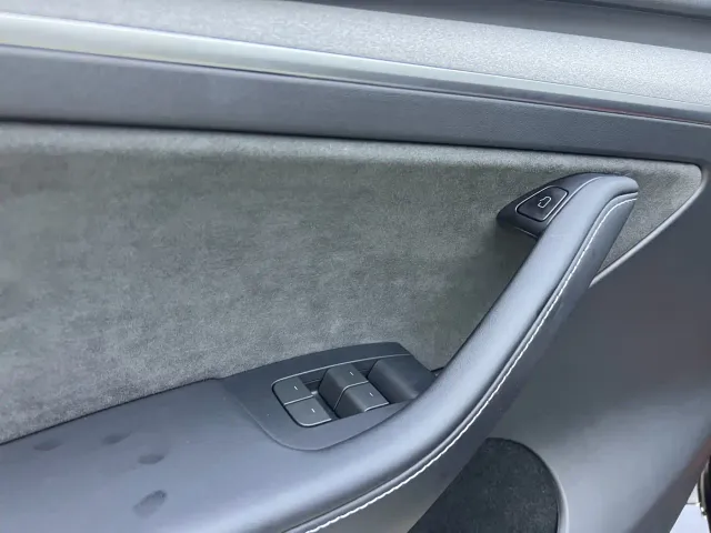 Tesla Model Y — Фото автомобиля 9