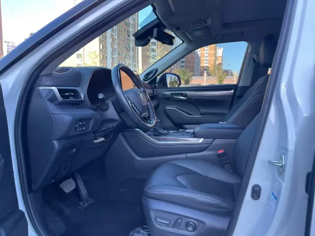 Toyota Highlander — Фото автомобиля 4