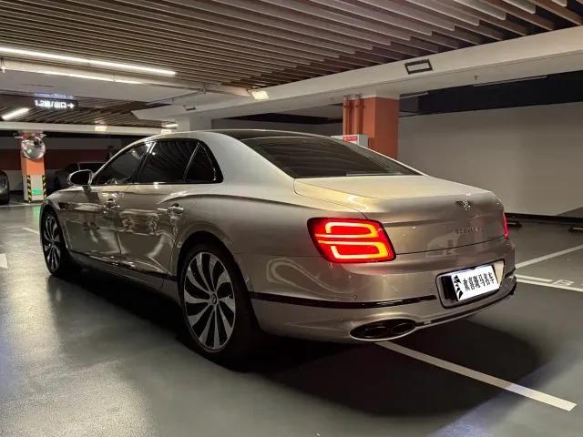 Bentley Flying Spur — Фото автомобиля 3