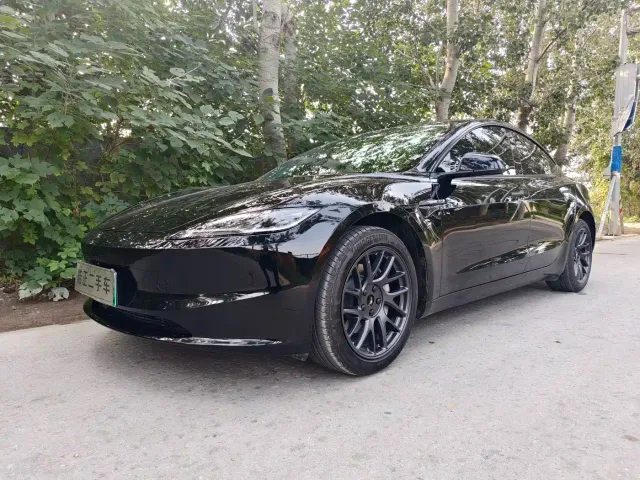 Фотография автомобиля — Tesla Model 3