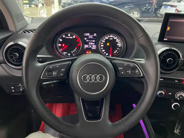 Audi Q2L — Фото автомобиля 13
