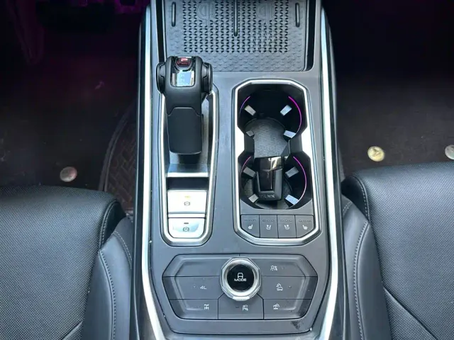 Tank Tank 400 New Energy 2024 Hi4-T Urban Edition — Фото автомобиля 15