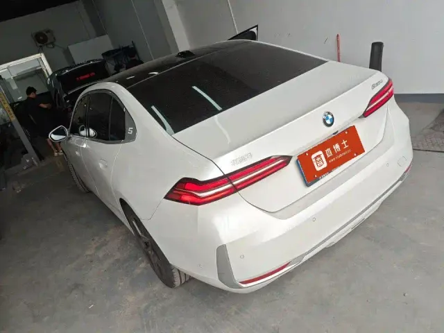 BMW 5 Series — Фото автомобиля 8