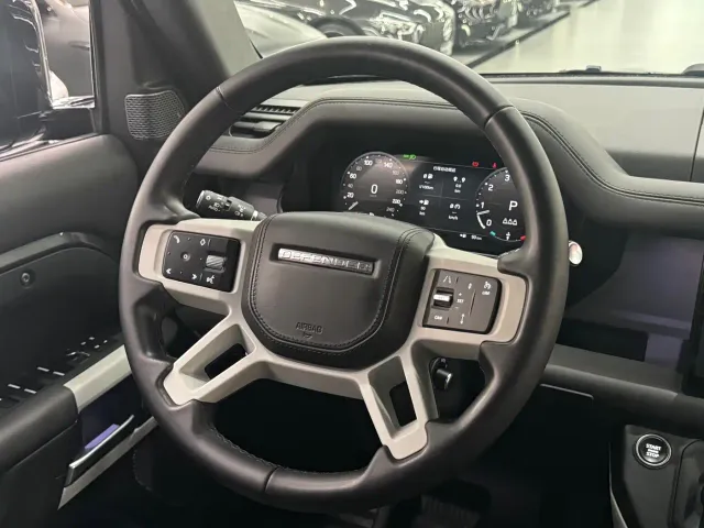 Land Rover Defender — Фото автомобиля 10