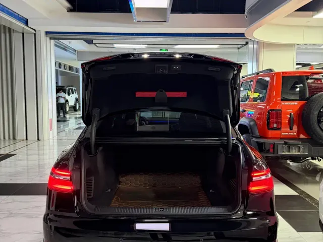 Audi A8 — Фото автомобиля 20