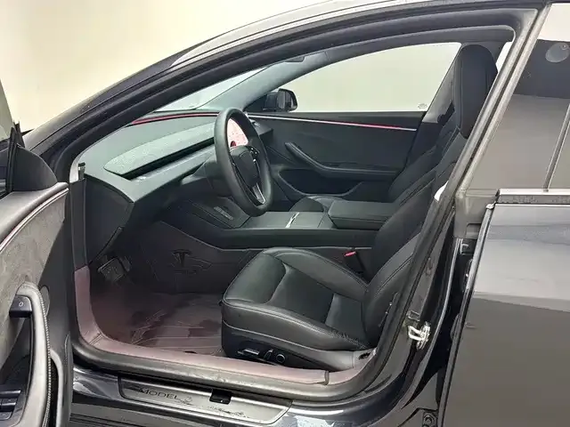 Tesla Model 3 — Фото автомобиля 8