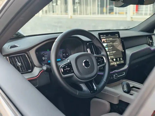 Volvo XC60 — Фото автомобиля 11