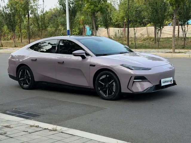 Geely Galaxy E8 — Фото автомобиля 3