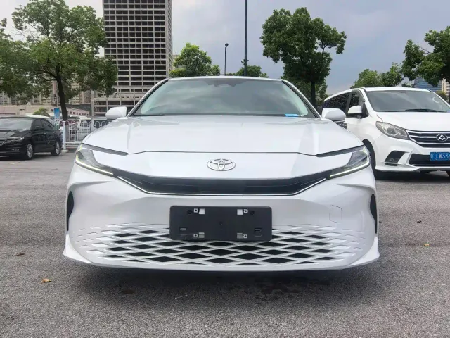 Toyota Camry — Фото автомобиля 2