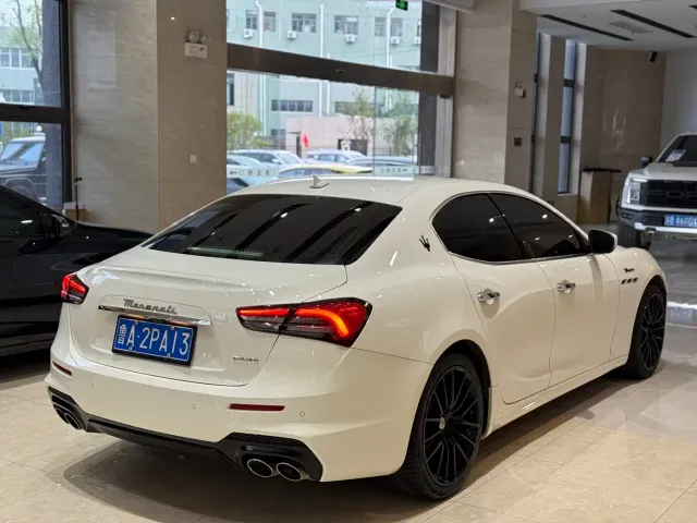 Maserati Ghibli — Фото автомобиля 19