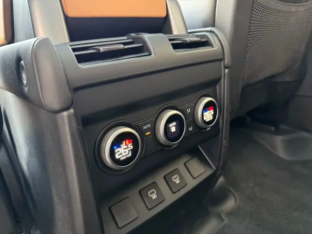 Land Rover Defender — Фото автомобиля 6