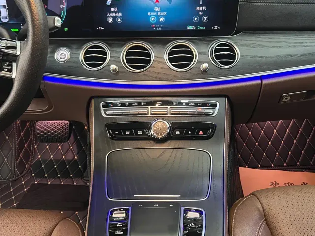 Mercedes-Benz E-Class — Фото автомобиля 11