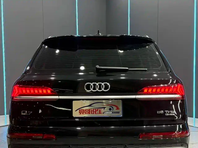 Audi Q7 — Фото автомобиля 7