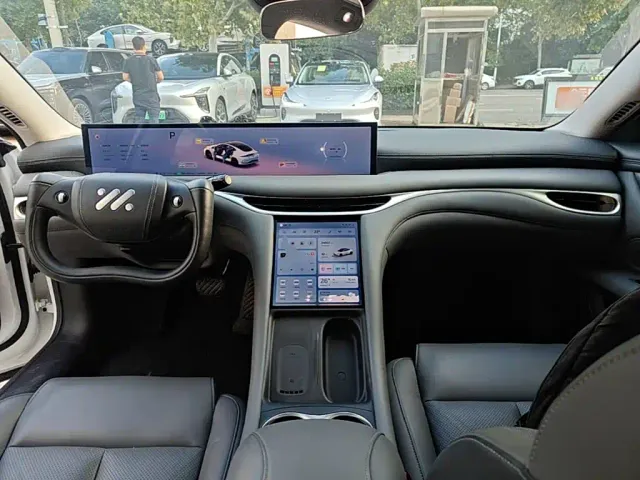 IM Motors L6 — Фото автомобиля 9