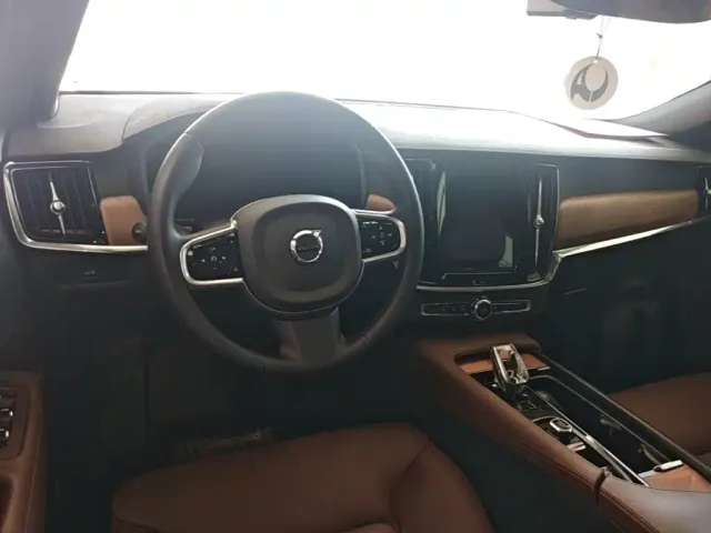 Volvo S90 — Фото автомобиля 9
