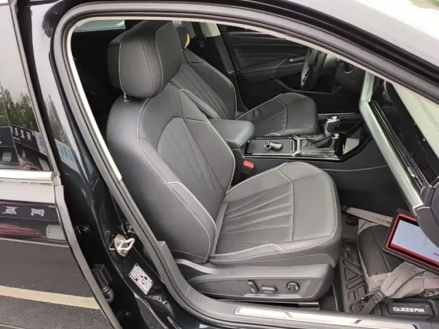 Volkswagen Passat — Фото автомобиля 24