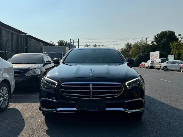 Mercedes-Benz E-Class — Фото автомобиля 2