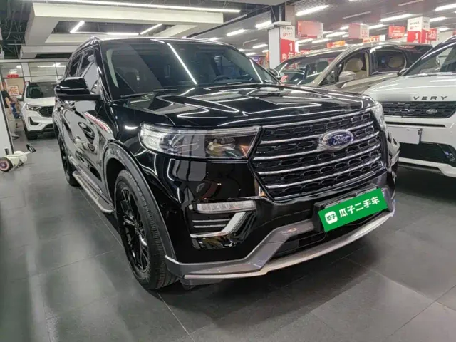 Ford Explorer — Фото автомобиля 3