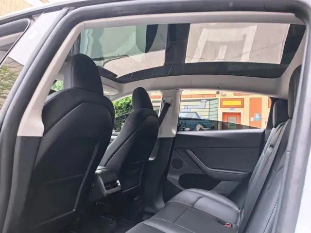 Tesla Model Y — Фото автомобиля 14