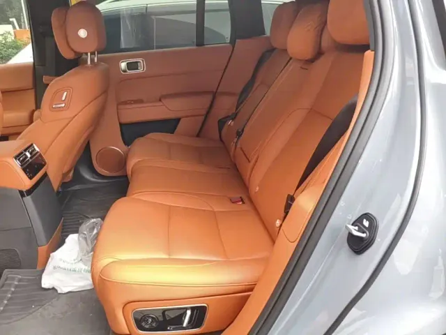 Li Auto L7 — Фото автомобиля 16