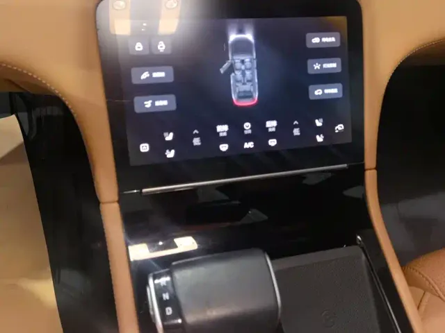 Li Auto ONE — Фото автомобиля 16