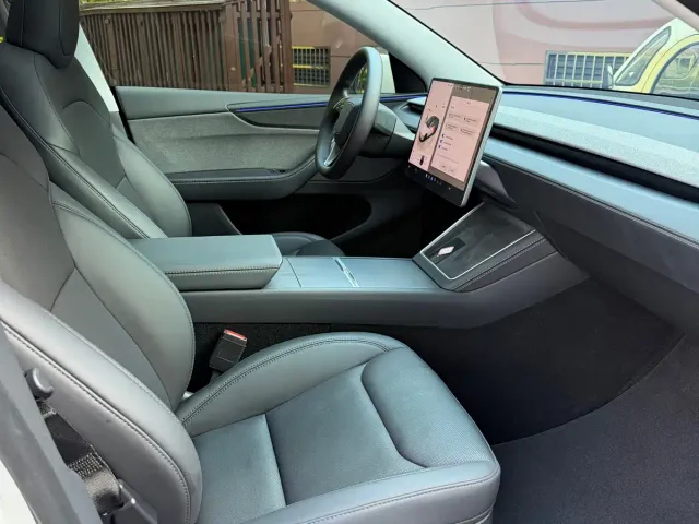 Tesla Model Y — Фото автомобиля 5