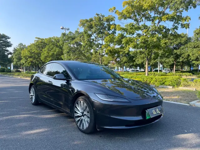 Tesla Model 3 — Фото автомобиля 3