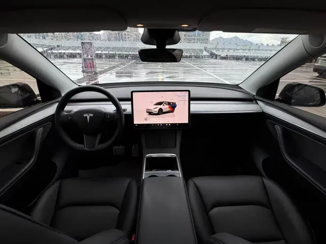 Tesla Model Y — Фото автомобиля 6