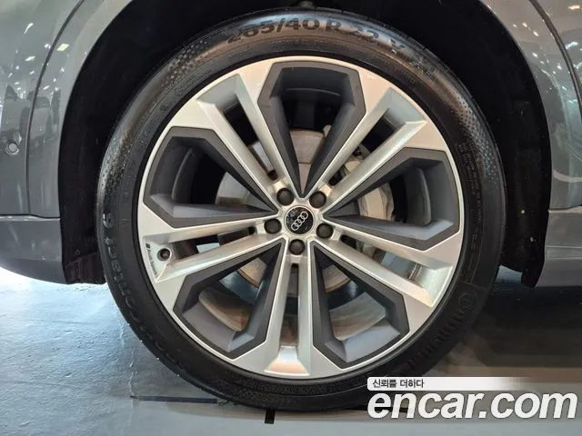 Audi Q8 55 TFSI quattro Premium — Фото автомобиля 5
