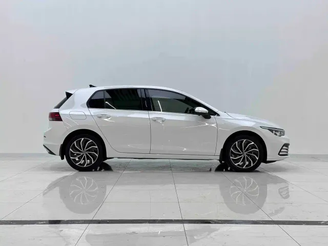 Volkswagen Golf — Фото автомобиля 4