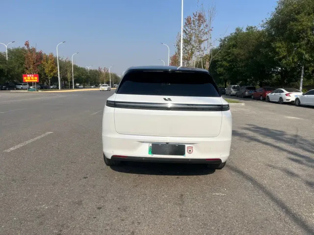 Li Auto L7 — Фото автомобиля 17
