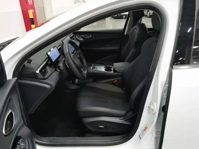 BYD Seal 05 DM-i — Фото автомобиля 10