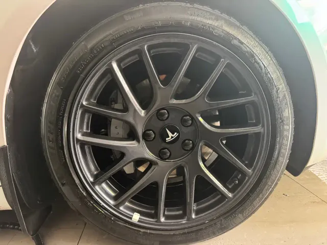 Tesla Model 3 — Фото автомобиля 5