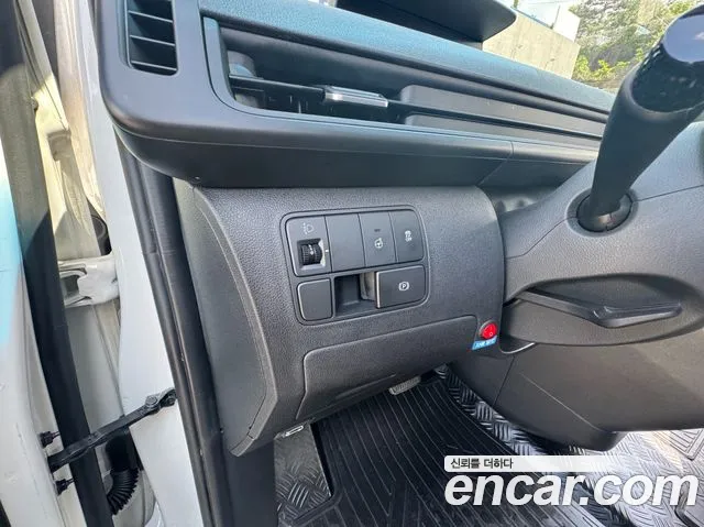 Hyundai Staria Staria L3.5 Инвалидная коляска Подъёмник/Slope — Фото автомобиля 12