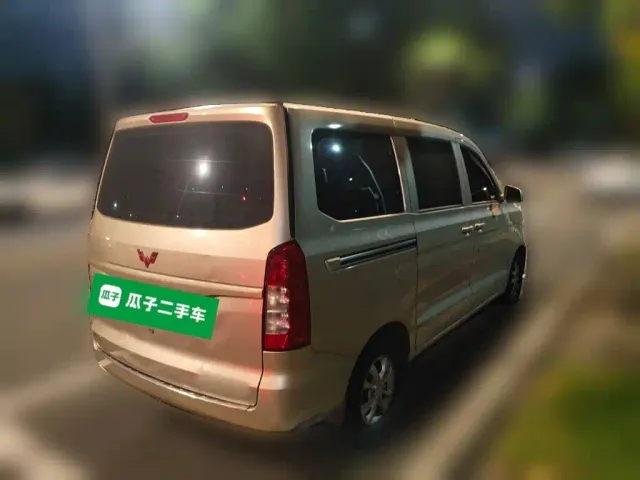 Wuling Hongguang V — Фото автомобиля 8