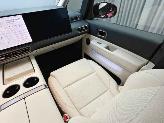 Li Auto MEGA — Фото автомобиля 13