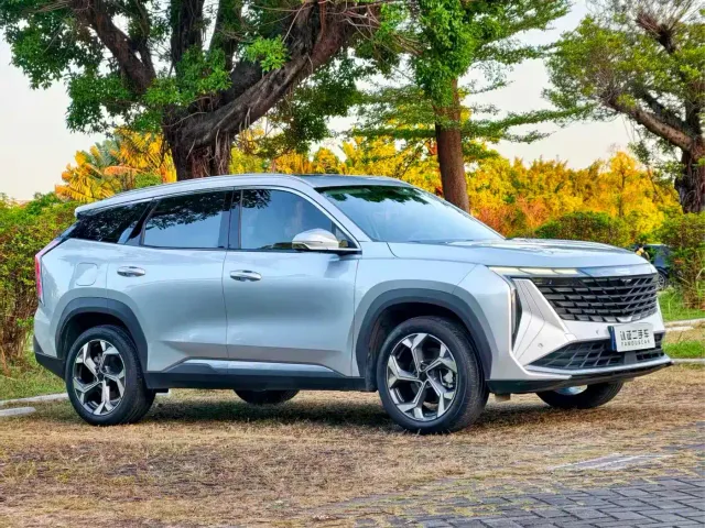 Geely Boyue L — Фото автомобиля 3