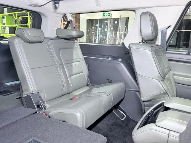Lincoln Navigator — Фото автомобиля 18