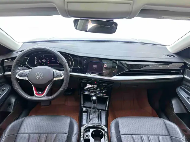 Volkswagen Passat — Фото автомобиля 10