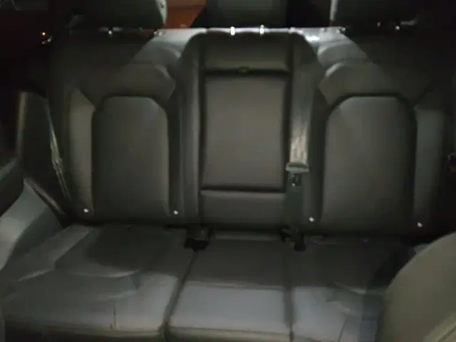 Land Rover Defender — Фото автомобиля 11