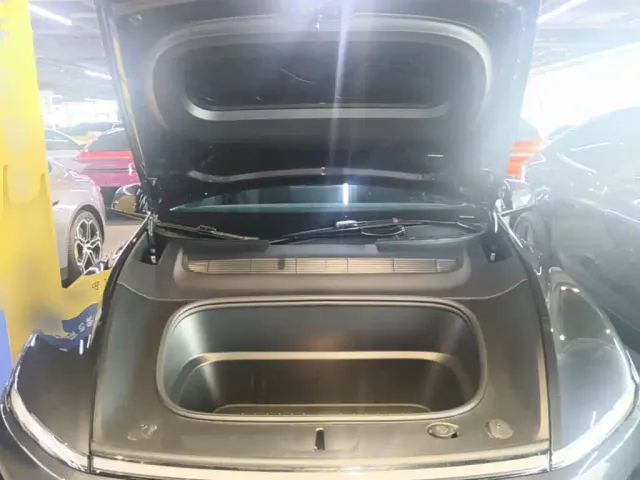 Tesla Model Y — Фото автомобиля 19