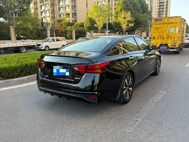 Nissan Teana — Фото автомобиля 3