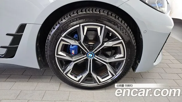 BMW i4 — Фото автомобиля 6