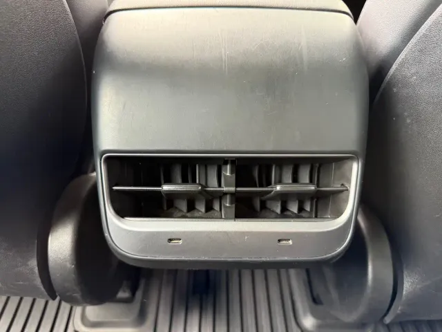 Tesla Model 3 — Фото автомобиля 17