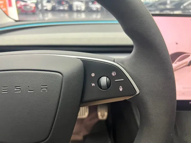 Tesla Model 3 — Фото автомобиля 14