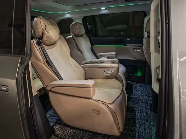 Xpeng X9 — Фото автомобиля 6